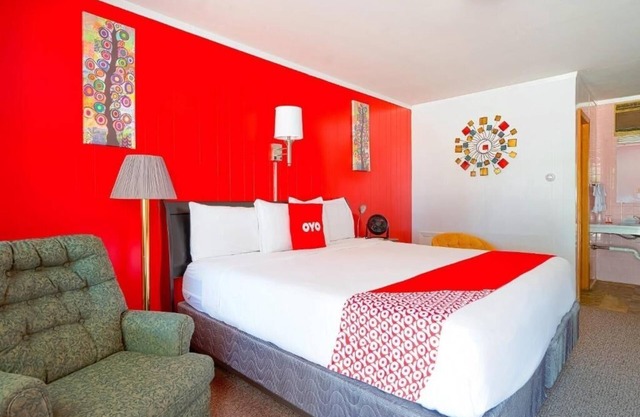 Affordable Stay w/Parking Near Attractions & Dog Friendly