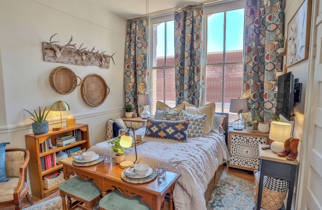 Against the Riverwalk/King