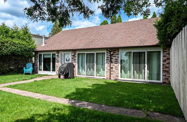 Agate Bay Cottage 2 Bed 2 Bath. Watch the ore boats in comfort.