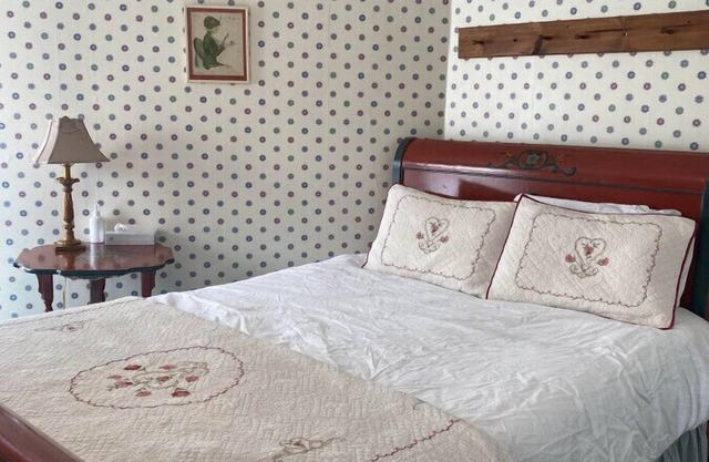 AH #34 · AH #34 Queen Suite w/Jacuzzi/SS/Fridge/Micro