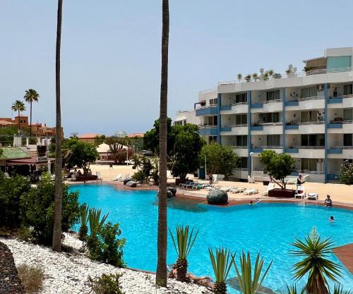 Air conditioning, private parking and fully equipped Kitchen in hotel room in Golf del Sur, Tenerife