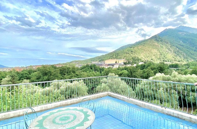 Air-conditioned 3-BR Apartment with Terrace in Corte