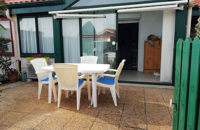 Air-conditioned apartment 100 metres from the sea