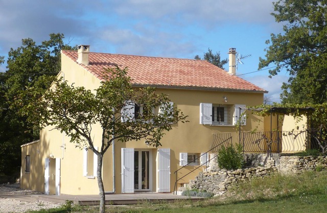 Air-conditioned gîte with SPA, Little corner of paradise at the foot of Mont Ventoux