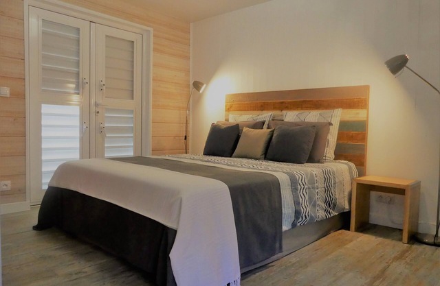 Air-conditioned lodge with swimming pool near Deshaies