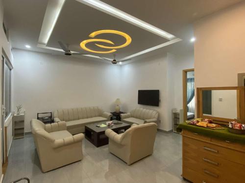 Airport Layover Family Lodge