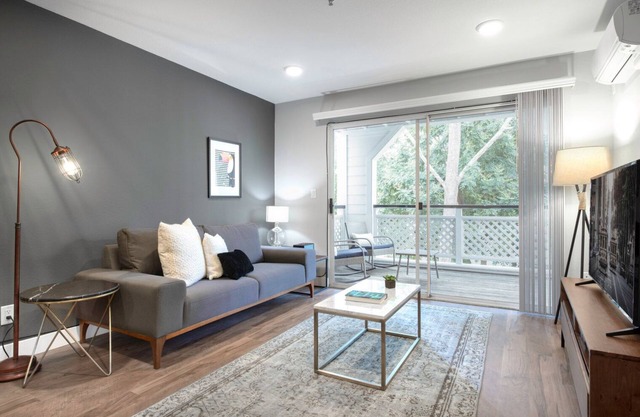 Airy DT Mountain View 1BR w/Pool, Spa, Gym, near Caltrain by Blueground
