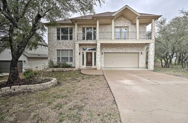 Airy Villa in Austin w/Badminton/Volleyball Court