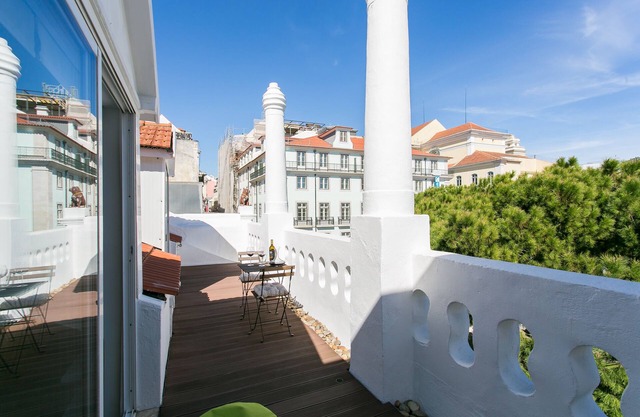 AL 86391 - Charming Penthouse in Chiado with terrace.