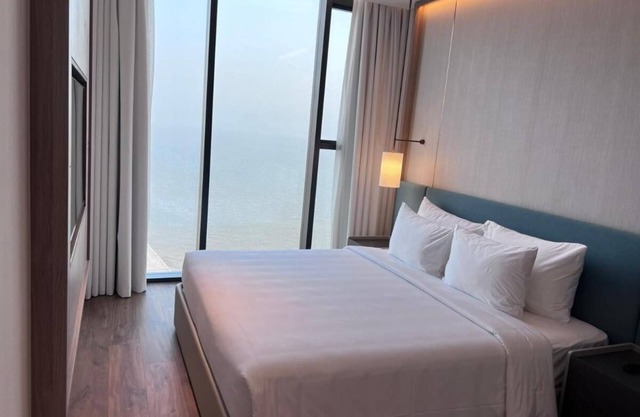 Alacarte Ha Long Bay-Ocean Suite with beautiful view of World Heritage Wonder.