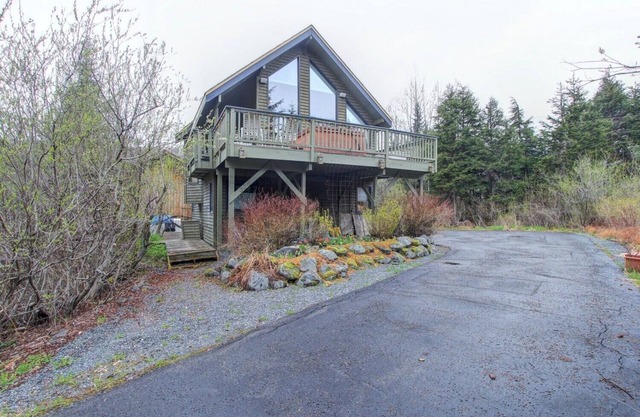 Alaskan Cabin Escape with Hot Tub!