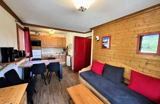 ALB003 : 6 person apartment at the foot of the slopes with swimming pool