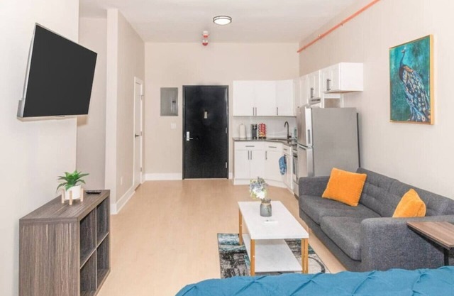 Albany Studio w/Kitchen, WiFi, Game Room, Fitness Center & Near Capitol