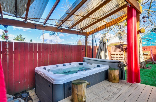 Alberta Arts District Home w/Private Hot Tub!