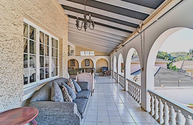 Albion Manor