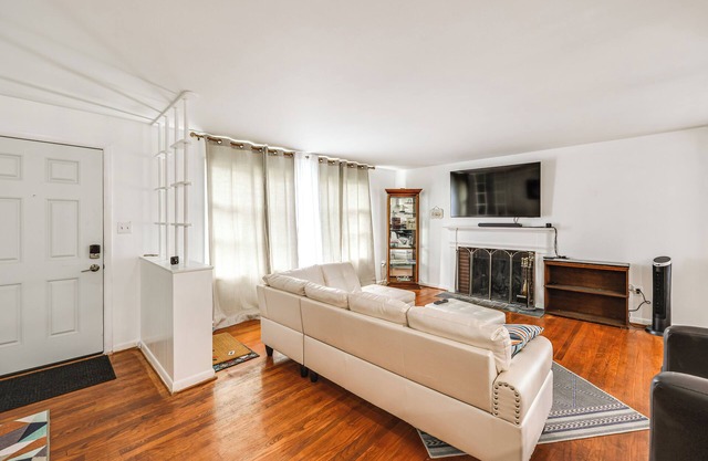 Alexandria, Mt Vernon Home by Hikes, Bikes & Sites