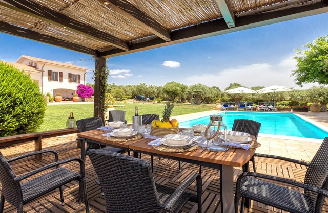 Alghero Villa Emanuel for 10 people, swimming pool and sea view