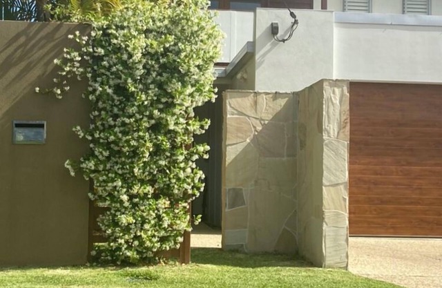 Alkadema @ Moffat with separate self contained Boudoir, just 400m from the beach