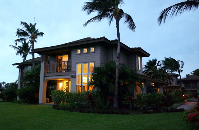 All 2025 10-50% off. Relax in our quiet end unit #601. Tropical views. 90 golf!