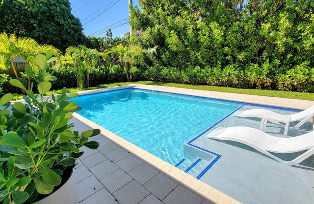 All Brand New Salt Water Heated Pool Oasis Near the Beach