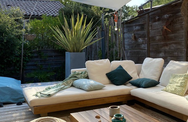 ALL COMFORT, pleasant TERRACE, NEAR Lake and Sea. Private parking.