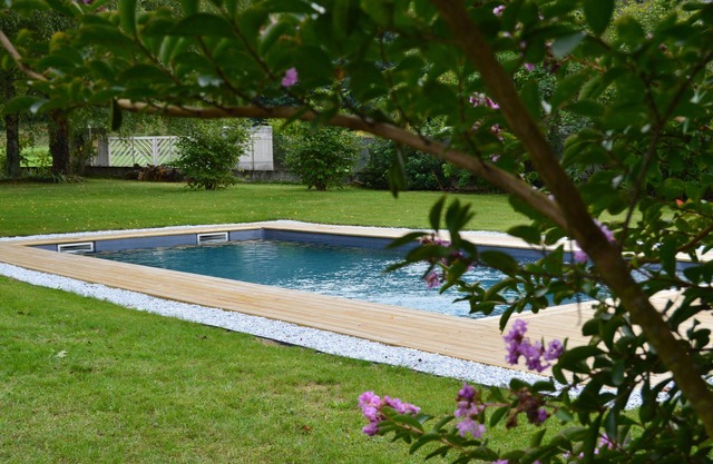 All-comfort villa with heated pool (summer), spa and pétanque court.