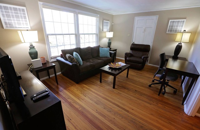 All Inclusive Duplex In Hillcrest.Close To Everything- Side 2