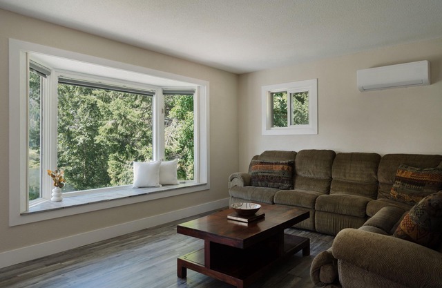 All-Season Family Retreat Hot Tub Waterfront