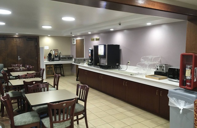 All Seasons Inn & Suites