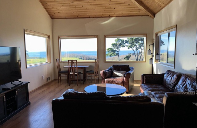All Sunsets & Surf 4 bedrooms