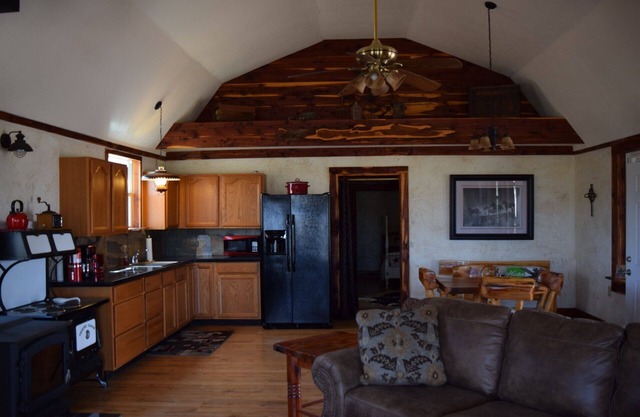 Allure charming peaceful wooded Hill Country like views with easy Lake access