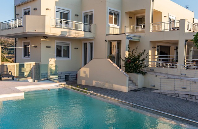 Almiriki Chios Rooms & Apartments