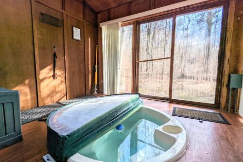 Alpine Allure by AvantStay Indoor Hot Tub Game Loft Enclosed Deck