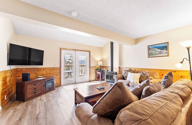 Alpine Getaway with Private Sauna Near Breckenridge Resort w/Mountain Views!