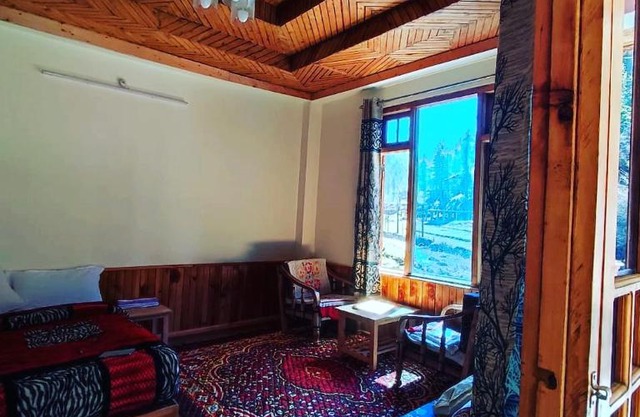 Alpine Homestay at Gadagusain