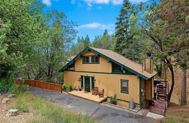 Alpine Retreat Cali Bear a family and pet friendly forest escape! EV charger!