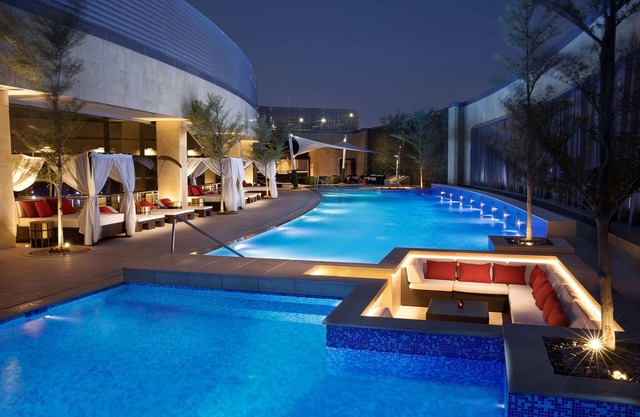 AlRayyan Hotel Doha, Curio Collection by Hilton
