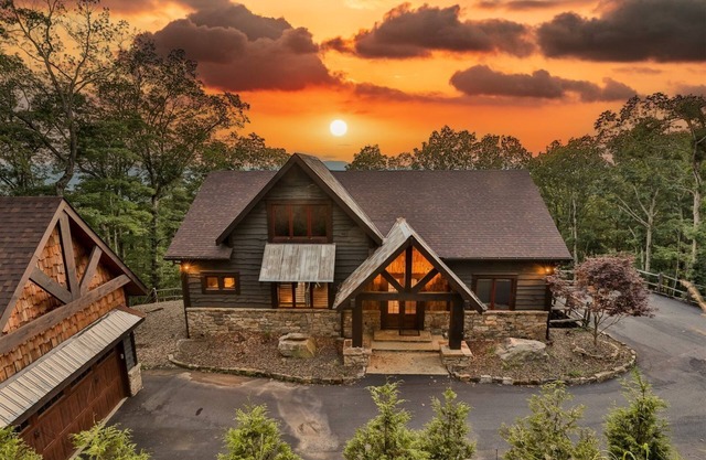 Altitude Elegance | Mineral Bluff, GA