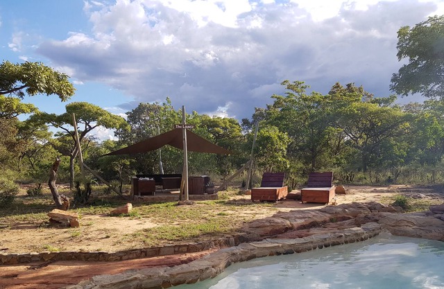 Ama Amanzi Bush Lodge