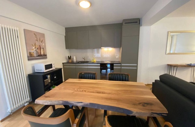 Amazing 1BR flat in the city center (West 8)