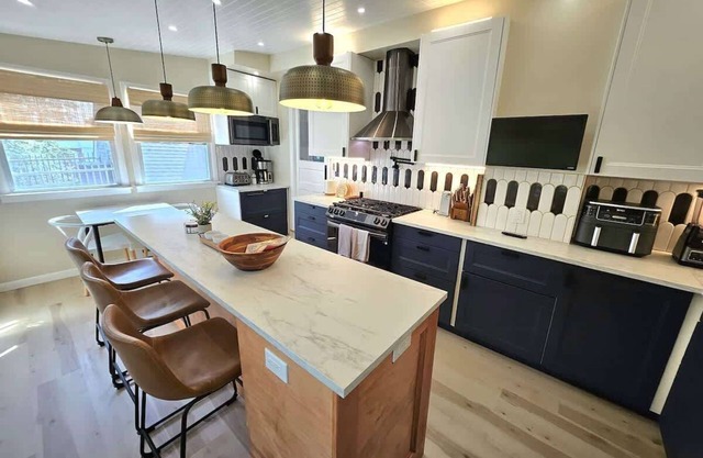 Amazing 2BD apt w 2 master baths!
