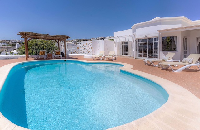 Amazing 3 bedroom Ocean view with pool