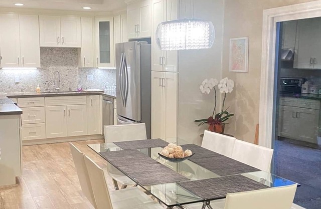 Amazing 3B/2B, delightful sun-room/great location!