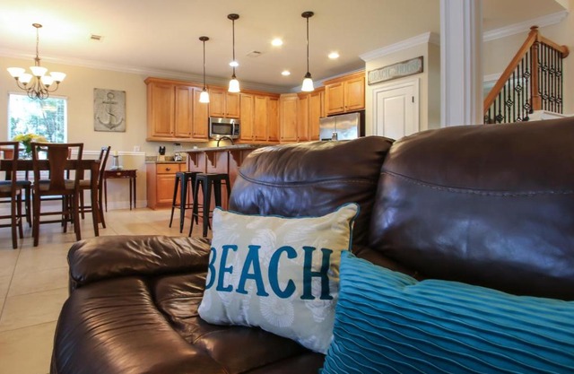 Amazing 4 Bedroom Vacation Home in The Villages of Crystal Lakes