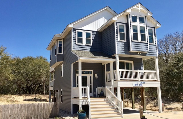 AMAZING-4BR BEACH HOUSE-HOT TUB-Free Linens-GREAT LOCATION-Keyless Entry-VolleyB