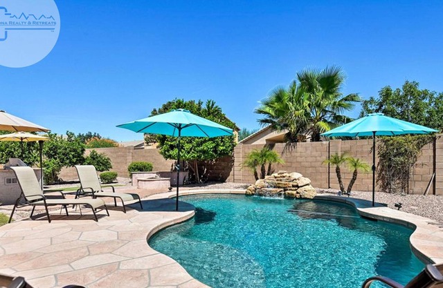 AMAZING 5 BR 3 BA PRIVATE HEATED SALT WATER POOLSIDE RETREAT!