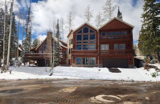Amazing 7 Bedroom Ski In/Ski Out Cabin @ Brian Head Resort