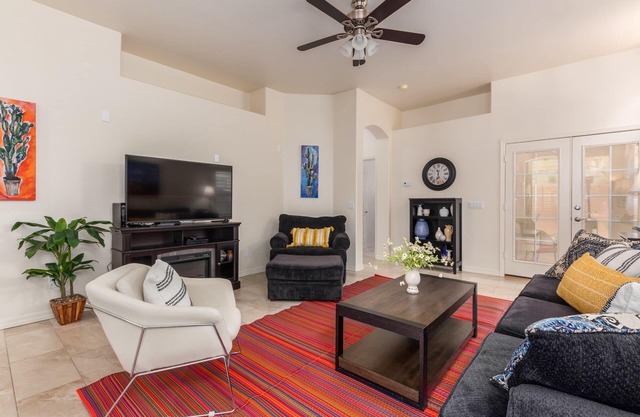 Amazing Ahwatukee! Golfer's Paradise! Desert Vacation Retreat in Gated Community