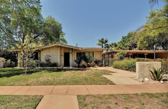 Amazing and centrally located summer oasis with a Mid-century modern feel
