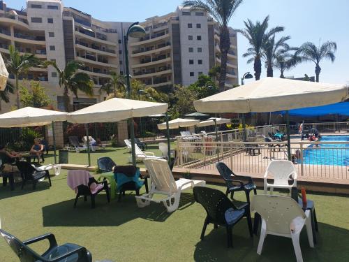 Amazing Apartment in Raanana up to 5 Guests - & Swimming pool - Jacuzzi & Gym